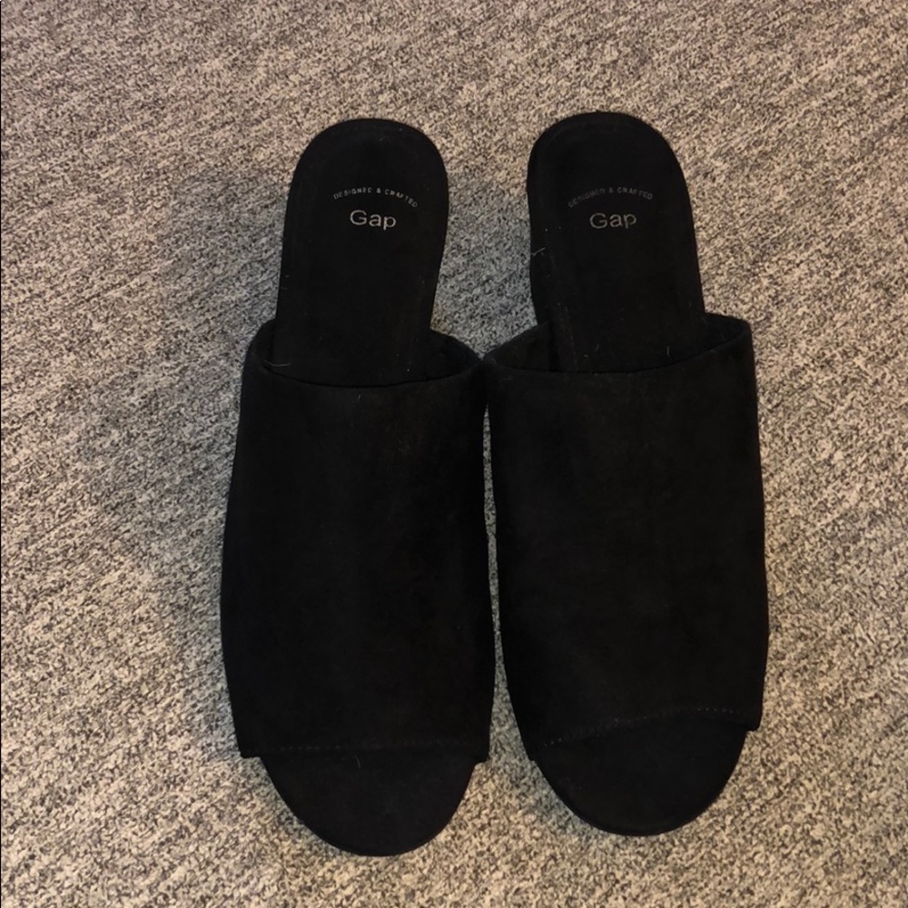 Black GAP heeled mules